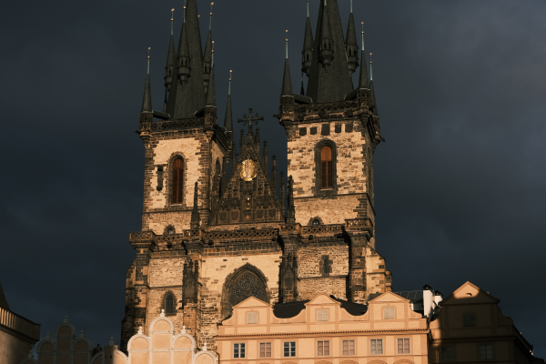 daniel-hromada,-týnský-chrám-ve-slunečním-světle,-kategorie-nasvětlené-pražské-památky90205F15-15AE-D744-03A2-C089E0ABF693.png