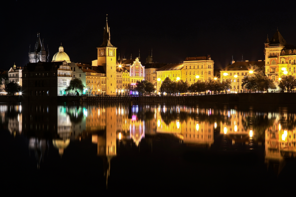 jiří-študent_nasvětlené-památky_pohled-ze-střeleckého-ostrova-na-novotného-lávkuAE6BF3C9-6318-8407-37B5-03BBEA2D23F8.png