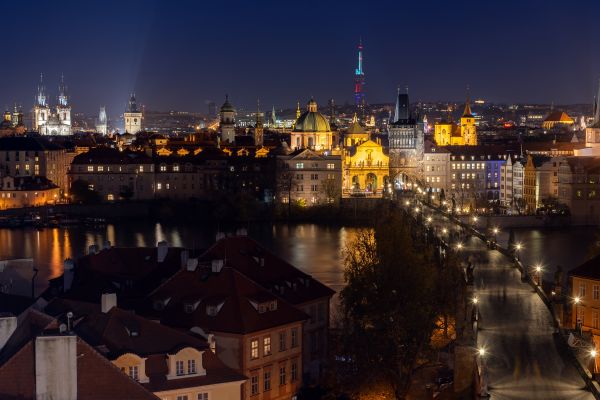 lukas_najman_pohled-na-noční-prahuD12D9D35-61B5-DD7A-AD12-C00EDD3303B9.jpg