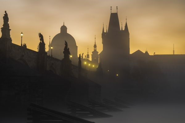 lukáš-stibor,-východ-slunce-pod-karlovým-mostem610A7C74-110D-C3E2-6FFB-EBF0706A11C6.jpg